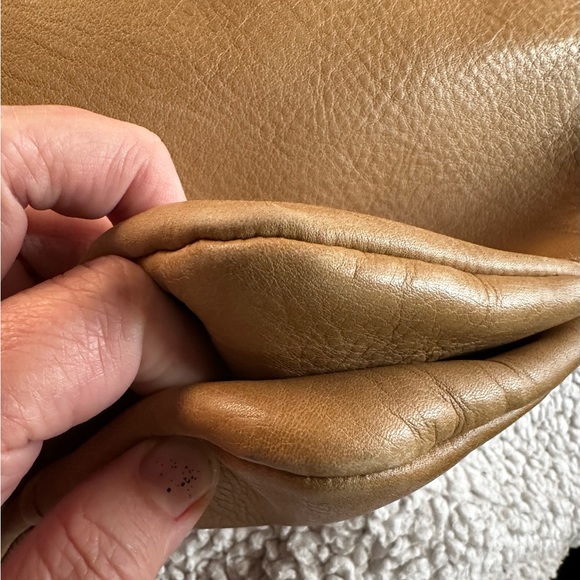 Vintage Gucci Handbag One Shoulder Bag 109147 tan
Mustard Leather Ladies GUCCI - Picture 16 of 16